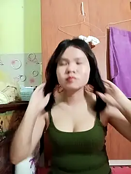 Snapshot of emyeuhss chatting on 21, 10, 2025 emyeuhss online show from 21, 10, 2025