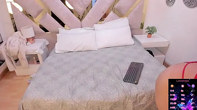 Marianee Rousse online show from 14, 9, 2025