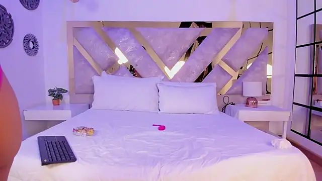 Marianee Rousse online show from 4, 10, 2025