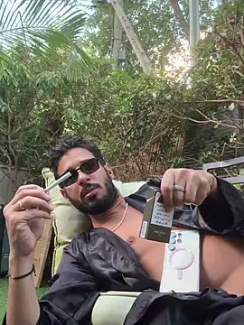 Snapshot of husbandandwifetobe chatting on 2, 10, 2025 husbandandwifetobe online show from 2, 10, 2025