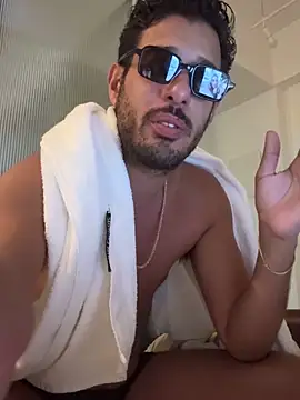 Snapshot of husbandandwifetobe chatting on 10, 10, 2025 husbandandwifetobe online show from 10, 10, 2025