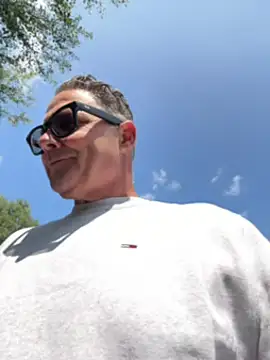 Snapshot of mrlovinhusband chatting on 18, 7, 2026 mrlovinhusband online show from 18, 7, 2026