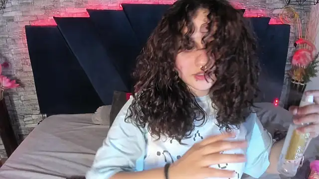 Suxan White  online show from 12, 4, 2026