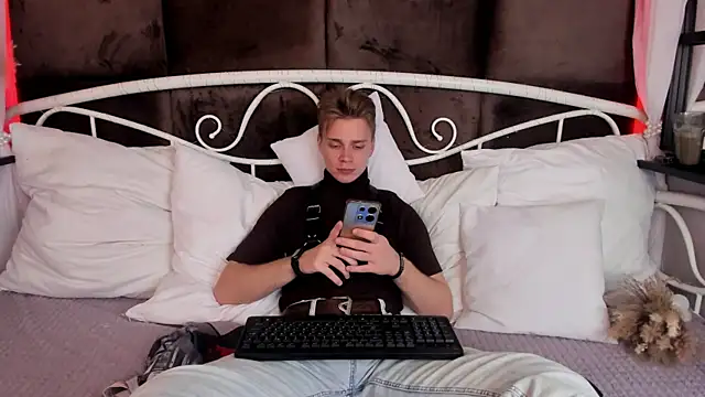 LawrenceMiles online show from 11, 10, 2025