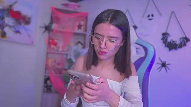 Snapshot of Lana_Dreams_ chatting on 31, 10, 2025 Lana Dreams online show from 31, 10, 2025