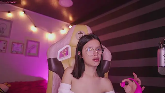 Snapshot of Lana_Dreams_ chatting on 5, 11, 2025 Lana Dreams online show from 5, 11, 2025