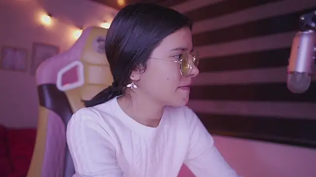 Snapshot of Lana_Dreams_ chatting on 8, 11, 2025 Lana Dreams online show from 8, 11, 2025