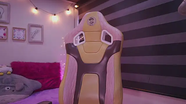 Snapshot of Lana_Dreams_ chatting on 13, 11, 2025 Lana Dreams online show from 13, 11, 2025