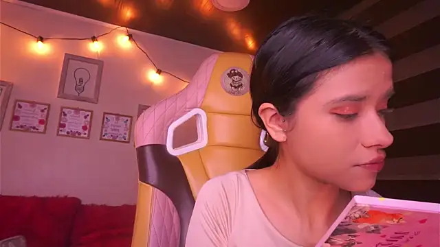 Snapshot of Lana_Dreams_ chatting on 26, 11, 2025 Lana Dreams online show from 26, 11, 2025