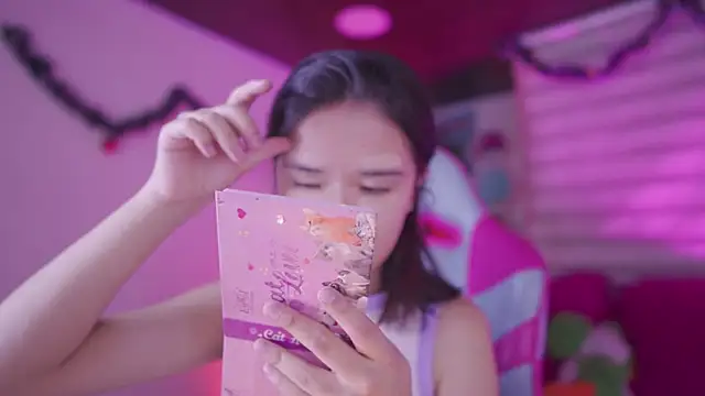 Snapshot of Lana_Dreams_ chatting on 4, 12, 2025 Lana Dreams online show from 4, 12, 2025