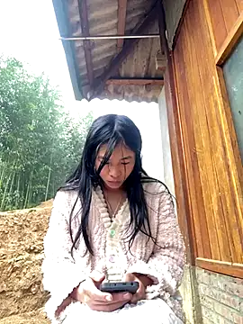 EmLy02 online show from 13, 11, 2025