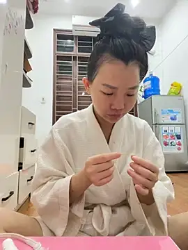 Snapshot of Miumieu chatting on 12, 11, 2025 Miumieu online show from 12, 11, 2025