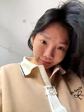 Snapshot of Miumieu chatting on 21, 11, 2025 Miumieu online show from 21, 11, 2025