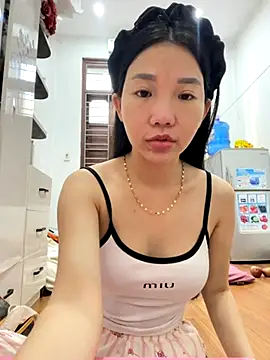 Snapshot of Miumieu chatting on 23, 11, 2025 Miumieu online show from 23, 11, 2025