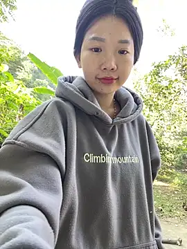 Snapshot of Miumieu chatting on 29, 11, 2025 Miumieu online show from 29, 11, 2025