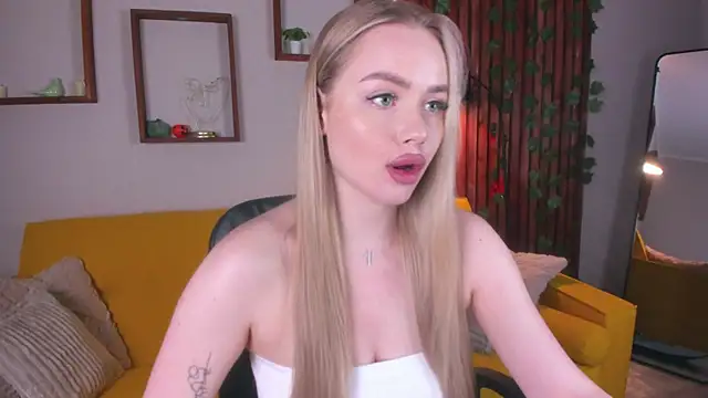 Snapshot of AvroraGoldie chatting on 30, 11, 2025 AvroraGoldie online show from 30, 11, 2025