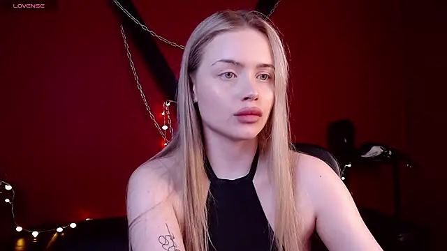 Snapshot of AvroraGoldie chatting on 3, 12, 2025 AvroraGoldie online show from 3, 12, 2025