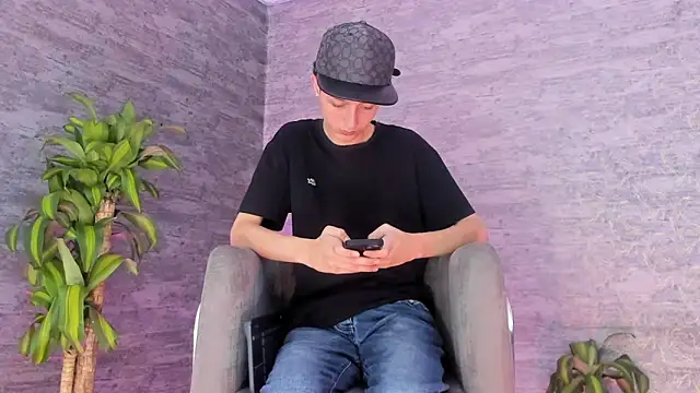 Snapshot of ArthurCox chatting on 17, 9, 2025 ArthurCox online show from 17, 9, 2025