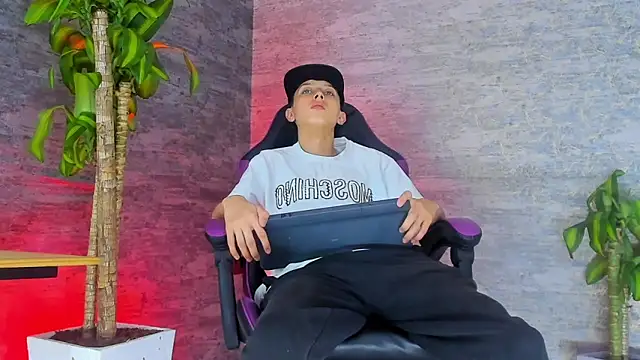 Snapshot of ArthurCox chatting on 20, 9, 2025 ArthurCox online show from 20, 9, 2025