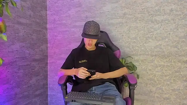 Snapshot of ArthurCox chatting on 3, 10, 2025 ArthurCox online show from 3, 10, 2025