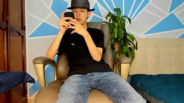 Snapshot of ArthurCox chatting on 4, 10, 2025 ArthurCox online show from 4, 10, 2025