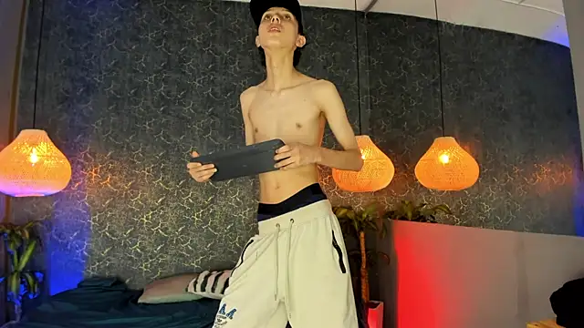 Snapshot of ArthurCox chatting on 8, 10, 2025 ArthurCox online show from 8, 10, 2025