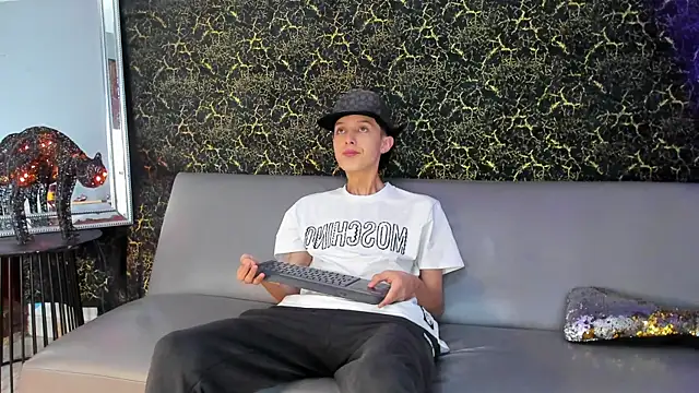 Snapshot of ArthurCox chatting on 20, 10, 2025 ArthurCox online show from 20, 10, 2025