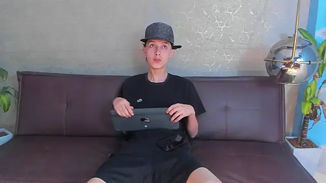 Snapshot of ArthurCox chatting on 27, 10, 2025 ArthurCox online show from 27, 10, 2025