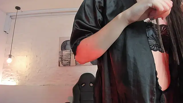 Snapshot of Sarah_GothicGirl chatting on 9, 10, 2025 Sarah GothicGirl online show from 9, 10, 2025