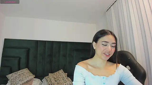 SaraWagner  online show from 29, 10, 2025