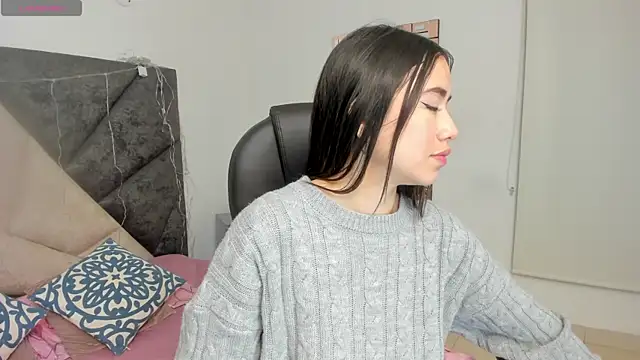 SaraWagner  online show from 4, 11, 2025