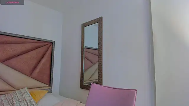 SaraWagner  online show from 16, 4, 2026