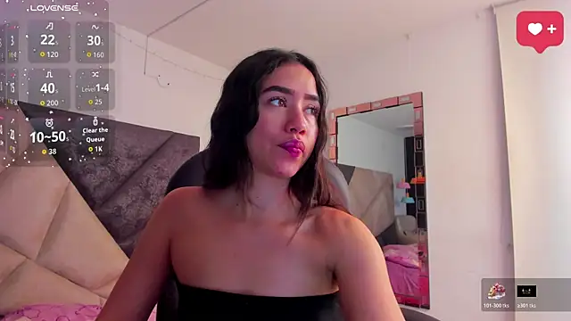 SaraWagner  online show from 17, 4, 2026