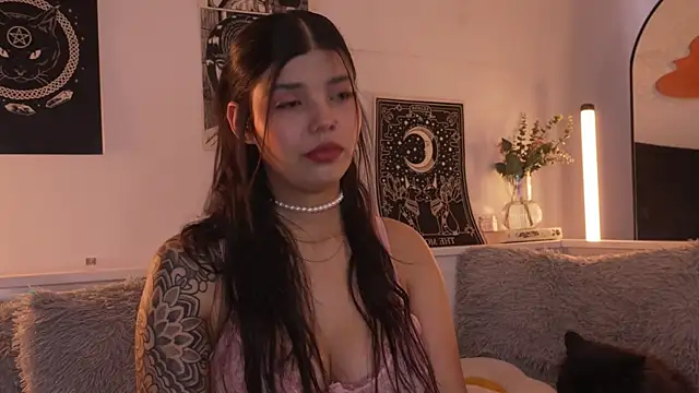 Snapshot of sophieee_art chatting on 29, 9, 2025 sophieee art online show from 29, 9, 2025
