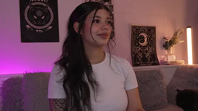 Snapshot of sophieee_art chatting on 7, 10, 2025 sophieee art online show from 7, 10, 2025