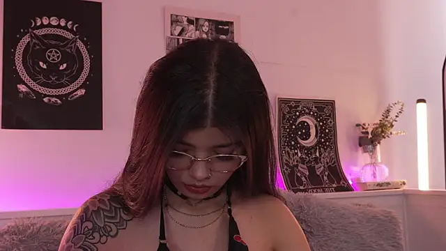 Snapshot of sophieee_art chatting on 9, 10, 2025 sophieee art online show from 9, 10, 2025