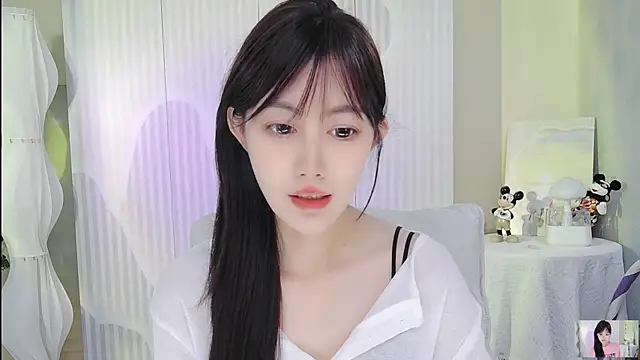 Snapshot of Nuan_Qi chatting on 8, 10, 2025 Nuan Qi online show from 8, 10, 2025