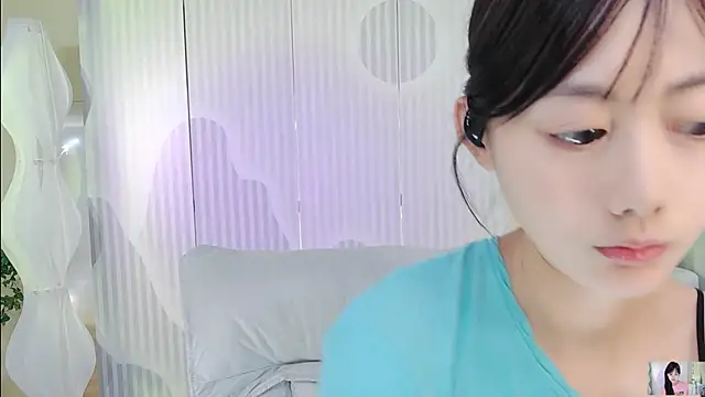 Snapshot of Nuan_Qi chatting on 18, 10, 2025 Nuan Qi online show from 18, 10, 2025