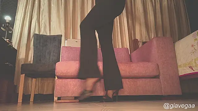 gigifontaine   online show from 3, 12, 2025