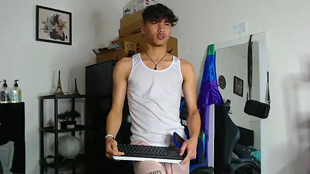 Snapshot of Gael_Jones chatting on 25, 9, 2025 Gael Jones online show from 25, 9, 2025