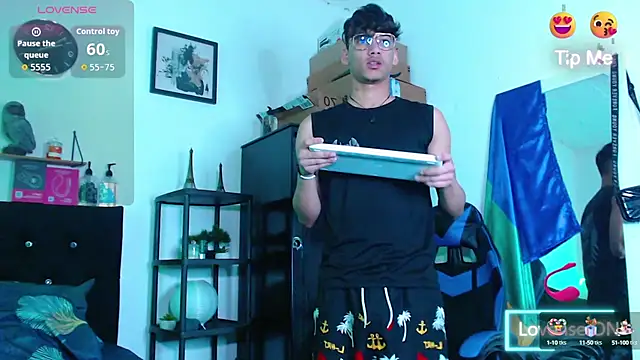 Snapshot of Gael_Jones chatting on 3, 10, 2025 Gael Jones online show from 3, 10, 2025