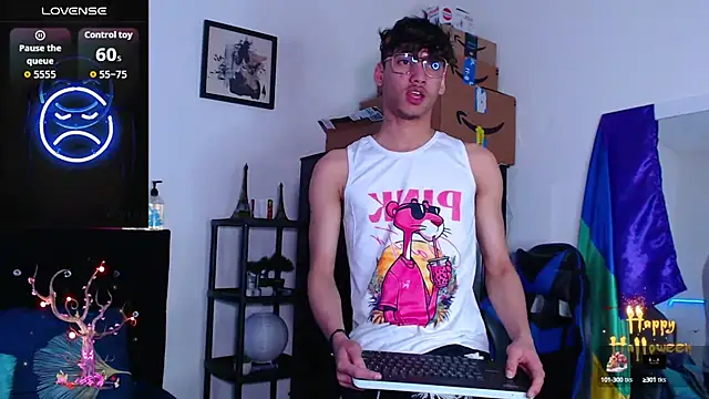 Snapshot of Gael_Jones chatting on 8, 10, 2025 Gael Jones online show from 8, 10, 2025