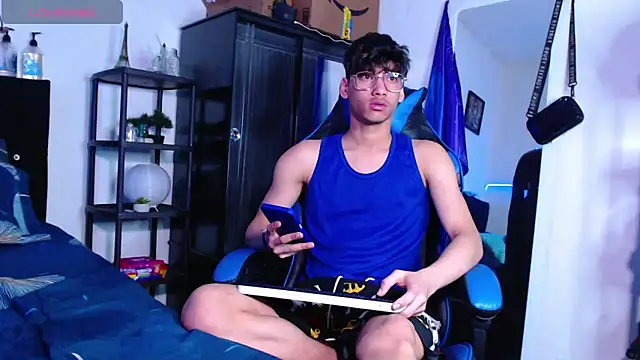 Snapshot of Gael_Jones chatting on 9, 10, 2025 Gael Jones online show from 9, 10, 2025