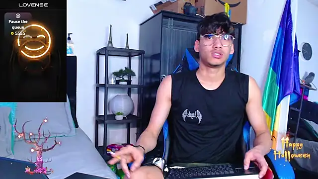 Snapshot of Gael_Jones chatting on 12, 10, 2025 Gael Jones online show from 12, 10, 2025