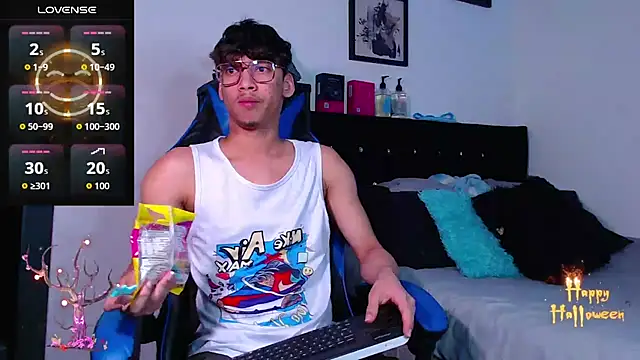 Snapshot of Gael_Jones chatting on 21, 10, 2025 Gael Jones online show from 21, 10, 2025