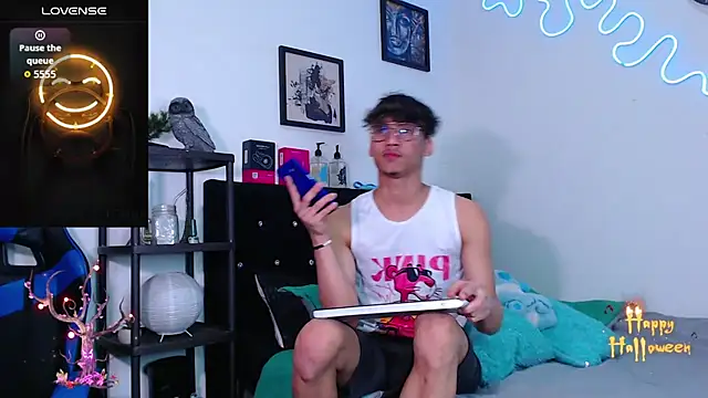 Snapshot of Gael_Jones chatting on 23, 10, 2025 Gael Jones online show from 23, 10, 2025