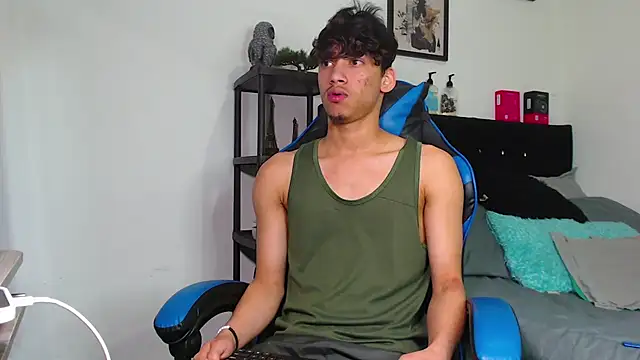 Snapshot of Gael_Jones chatting on 13, 11, 2025 Gael Jones online show from 13, 11, 2025