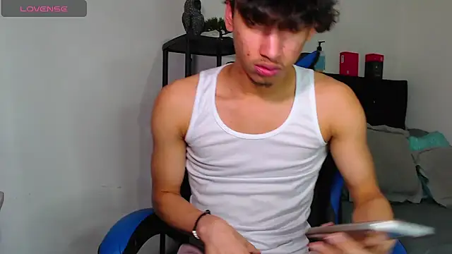 Snapshot of Gael_Jones chatting on 23, 11, 2025 Gael Jones online show from 23, 11, 2025