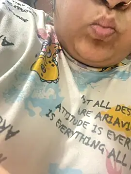 Snapshot of indian-hotmilfs chatting on 26, 9, 2025 indian-hotmilfs online show from 26, 9, 2025