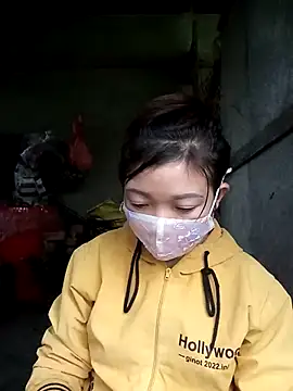 Snapshot of qychiu chatting on 18, 11, 2025 qychiu online show from 18, 11, 2025